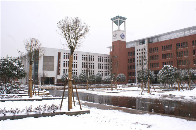  /p> p>2014年秋,华中大附中接管光谷二初,即原" a target="_blank"