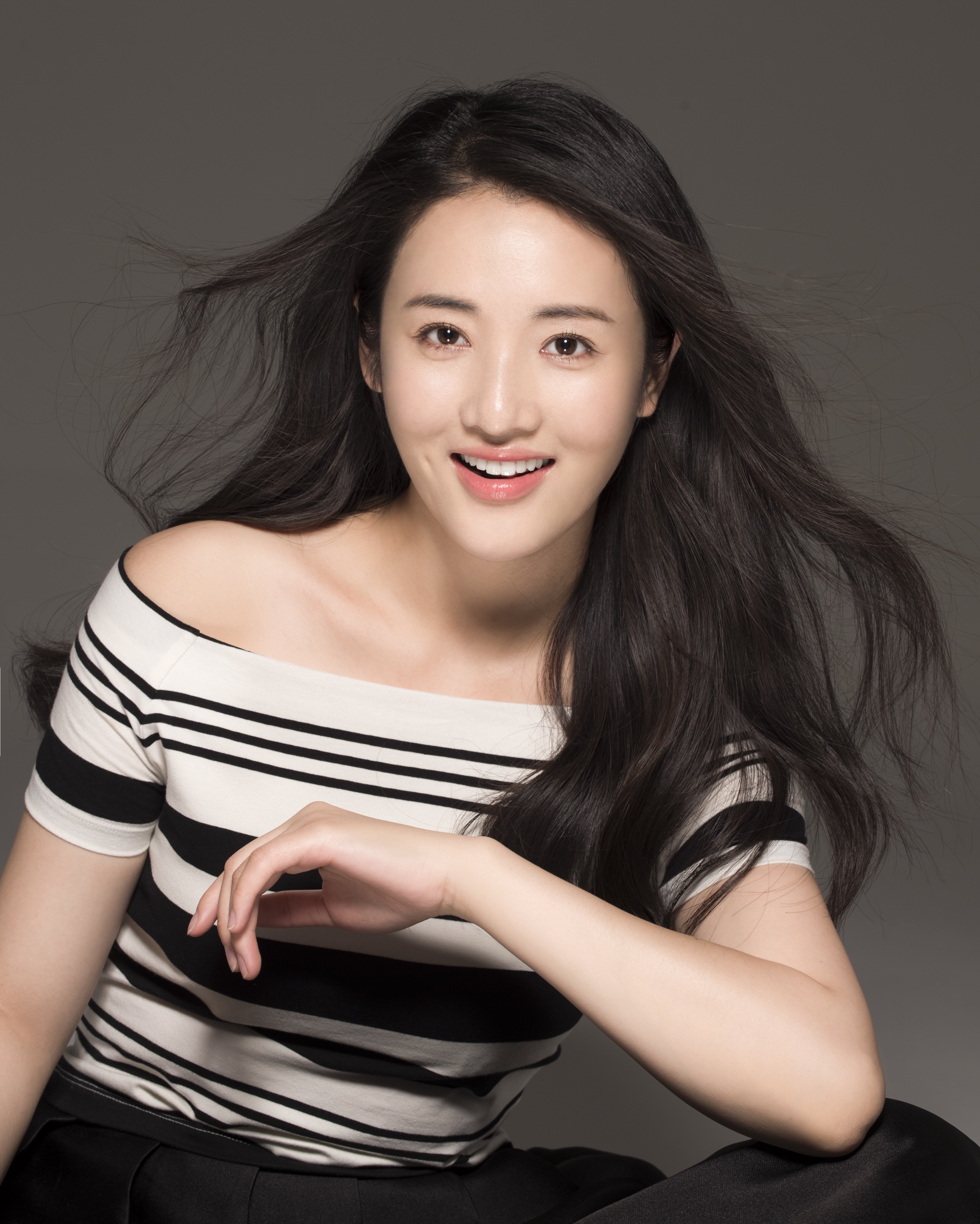  p>曹菡,中国内地女演员, 1991年出生于安徽铜陵,毕业于上海戏剧学院