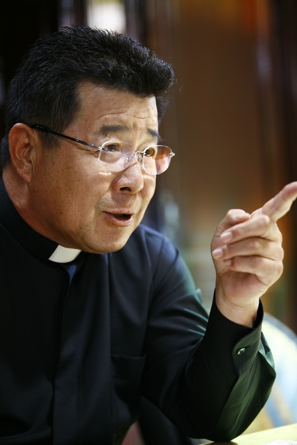  p>《谁和她睡了》(谁与她同床)是由金佑成执导,朴俊奎, a href="#"