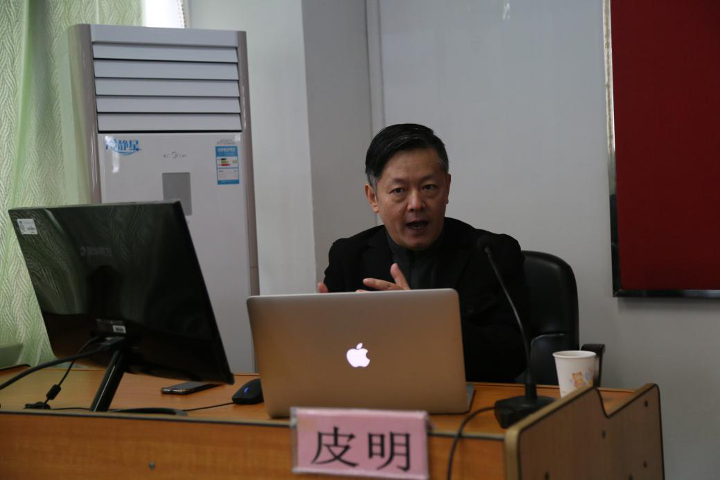 1969年4月生于湖南桃江,曾任职于文化事业机构和高校,作品多次获得