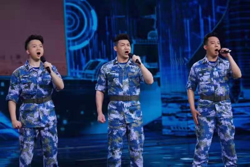  p data-id="gnwx5eymac">兰永庆,男,海政文工团独唱演员.