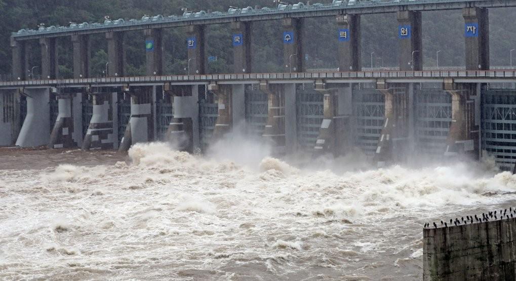  p>2020年8月6日上午11时30分左右,在韩国江原道春川市毅菴水库,在对