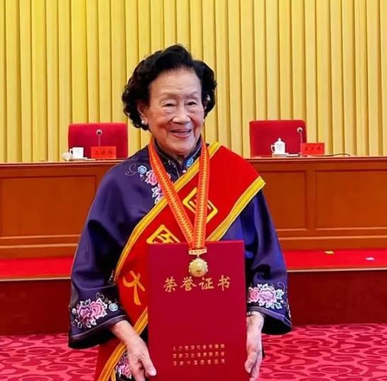 包含北京中医医院陈彤云团队精英成员黄牛票贩子，号贩子电话-的词条