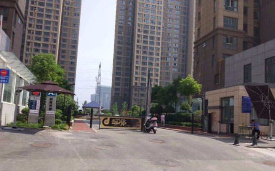  p>启福尚都a区位于郑州市中原西流湖,共计房屋1136户. /p>