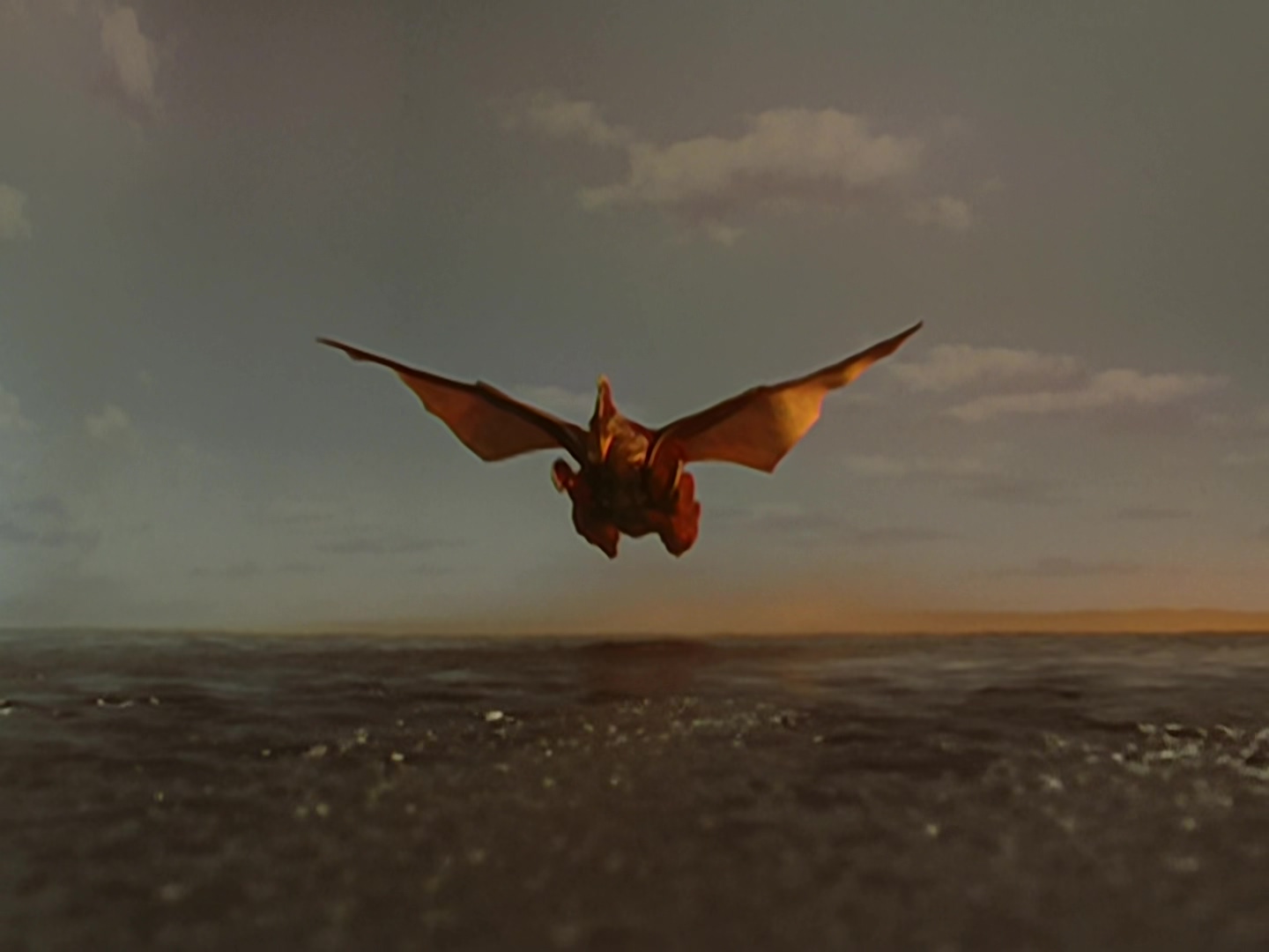  /a>圆谷特摄剧《迪迦奥特曼》第1话《光的继承者》,是有着"使天空