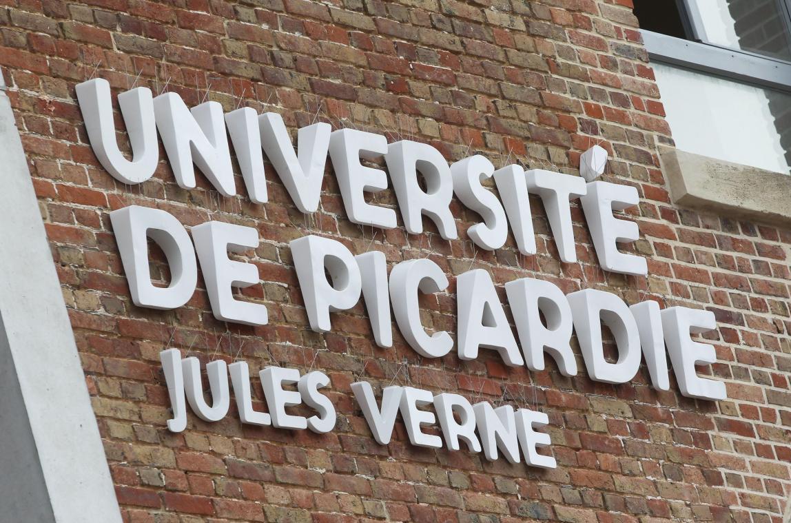  p>亚眠大学(université damiens),又称 a href="#" data-lemmaid="