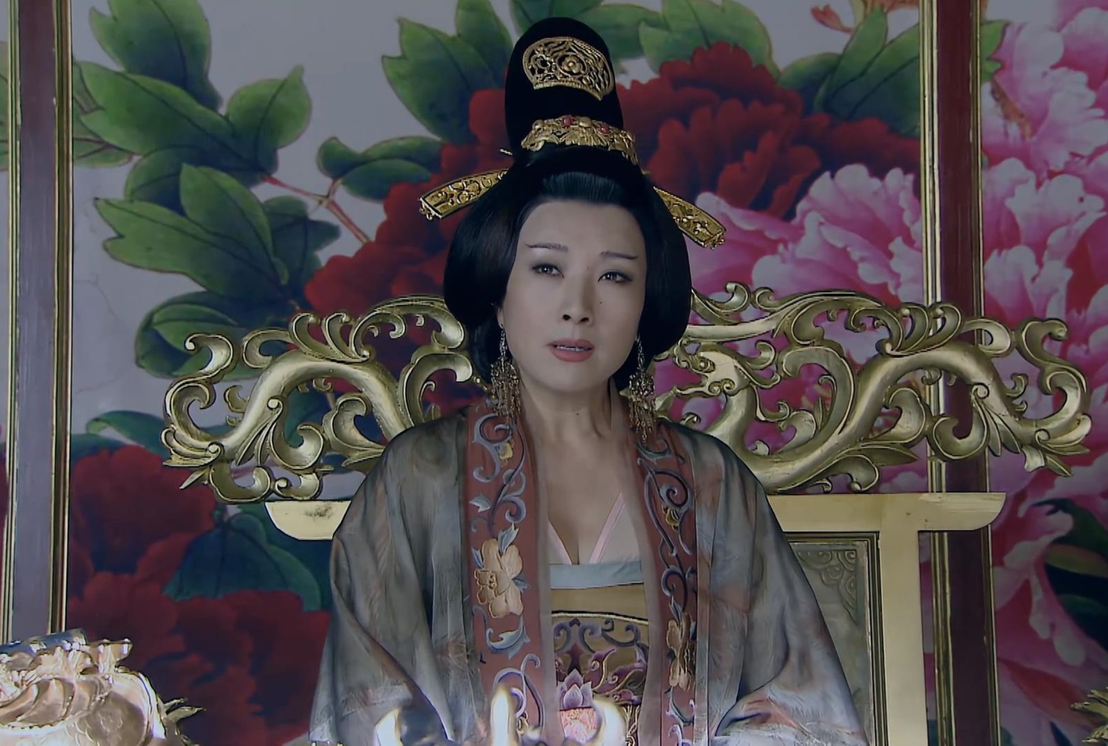  p>白骨姣是魏仁宗皇帝蒙德华的皇后,白骨姣原名蒙美娇,出自大魏皇族