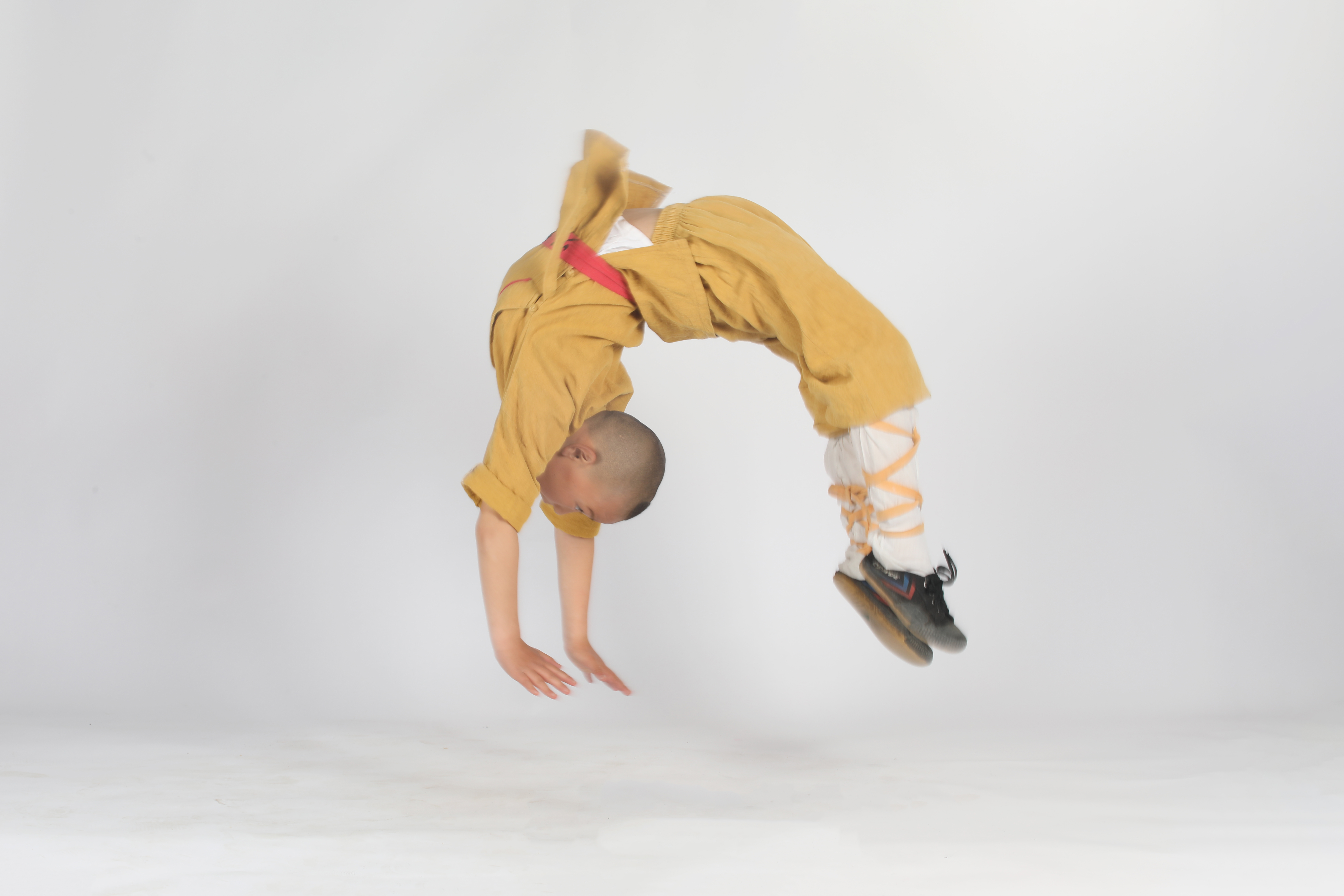 由平均年龄不到10岁的少林俗家弟子组成的一支专业化的功夫团队.