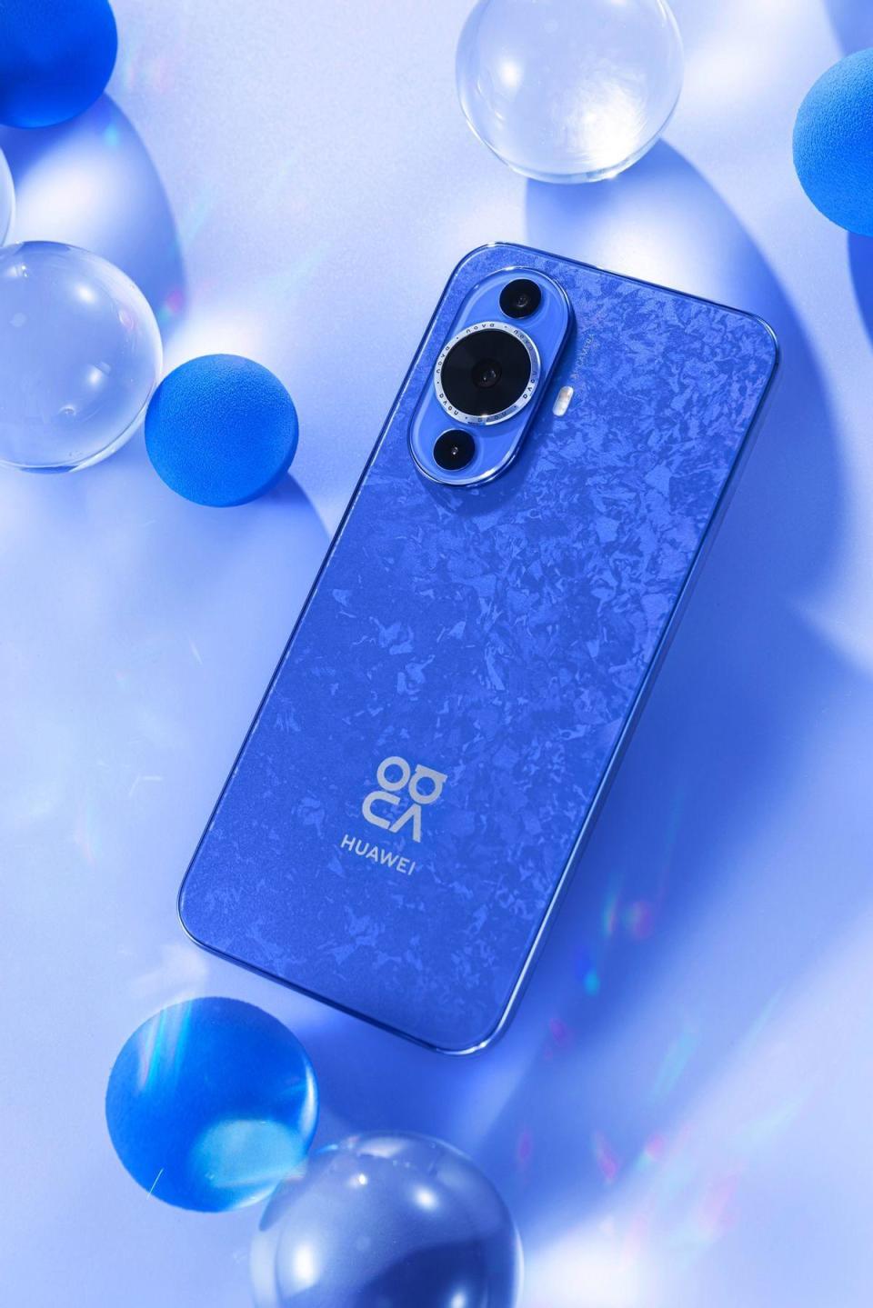 华为nova12活力版采用高通骁龙    778g 4g处理器,屏幕为6.