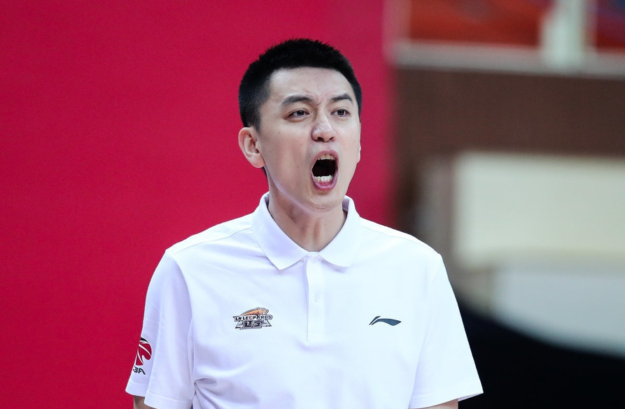  p>杨鸣,1985年7月31日出生在辽宁省大连市,前中国职业篮球运动员,司