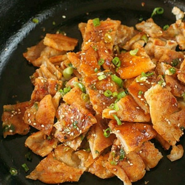  p>主要特点,它辣而不辛,咸香松脆.