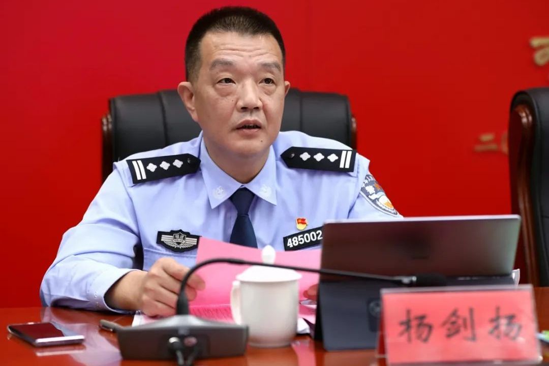  p>杨剑扬,现任安溪县人民政府副县长,安溪县公安局局长.