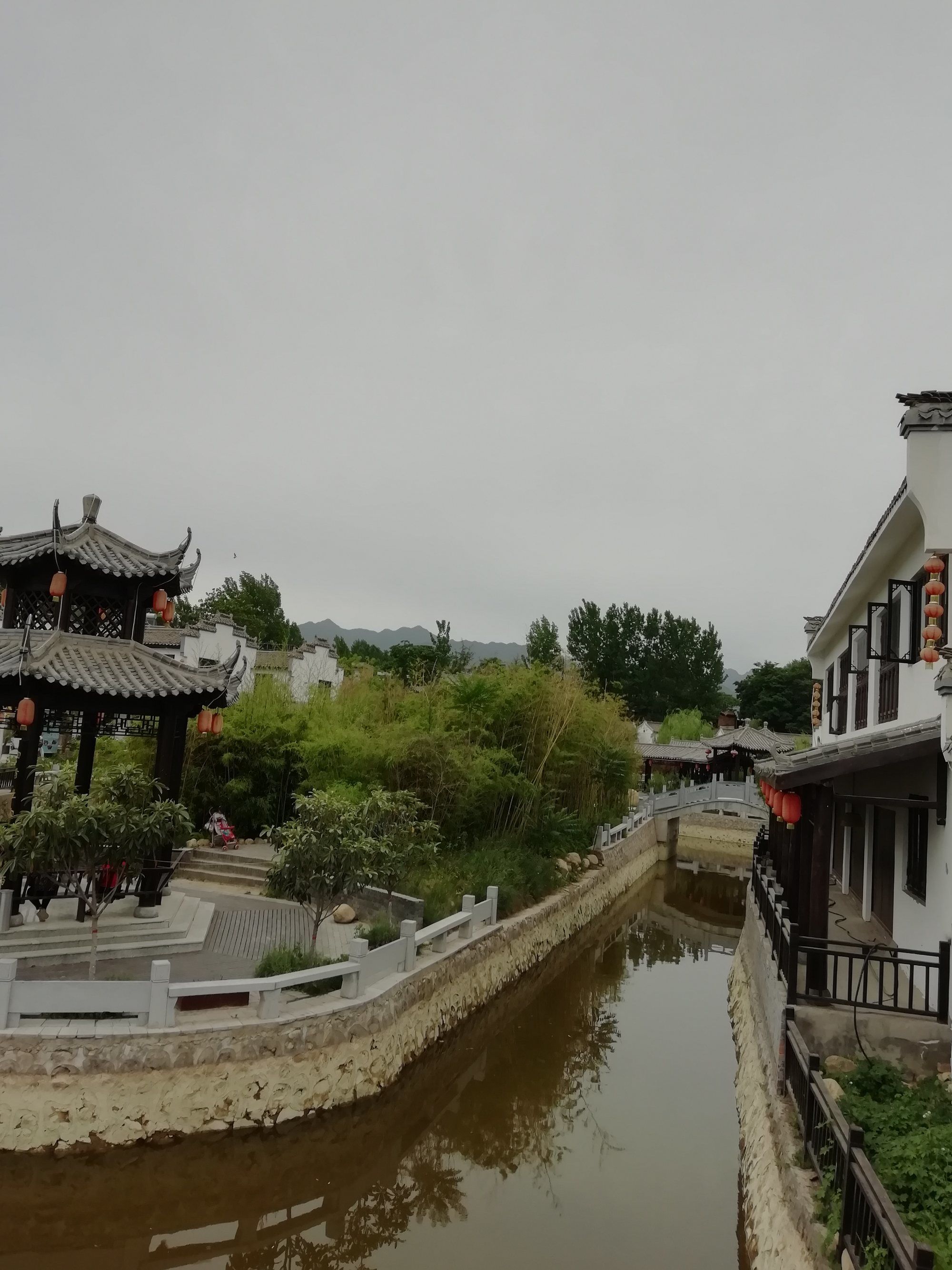  p data-id="gnay0d3shc">竹溪里是陕西渭南aaa级旅游景区,位于陕西省
