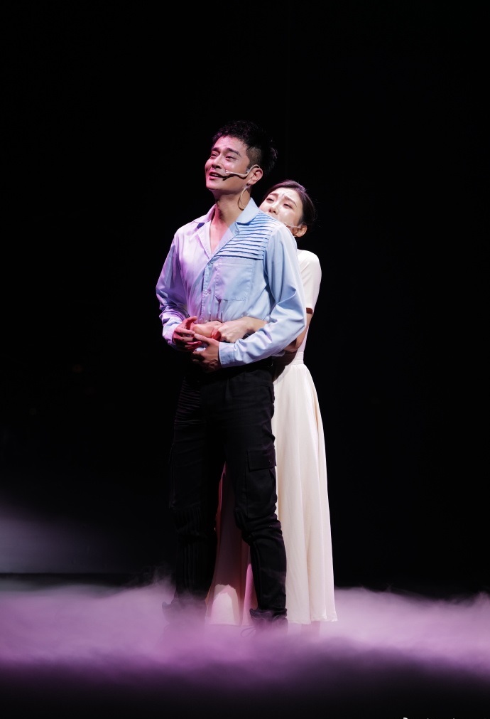  p data-id="gnbvn7kyj6">刘岩,出生于吉林省吉林市,中国音乐剧男演员