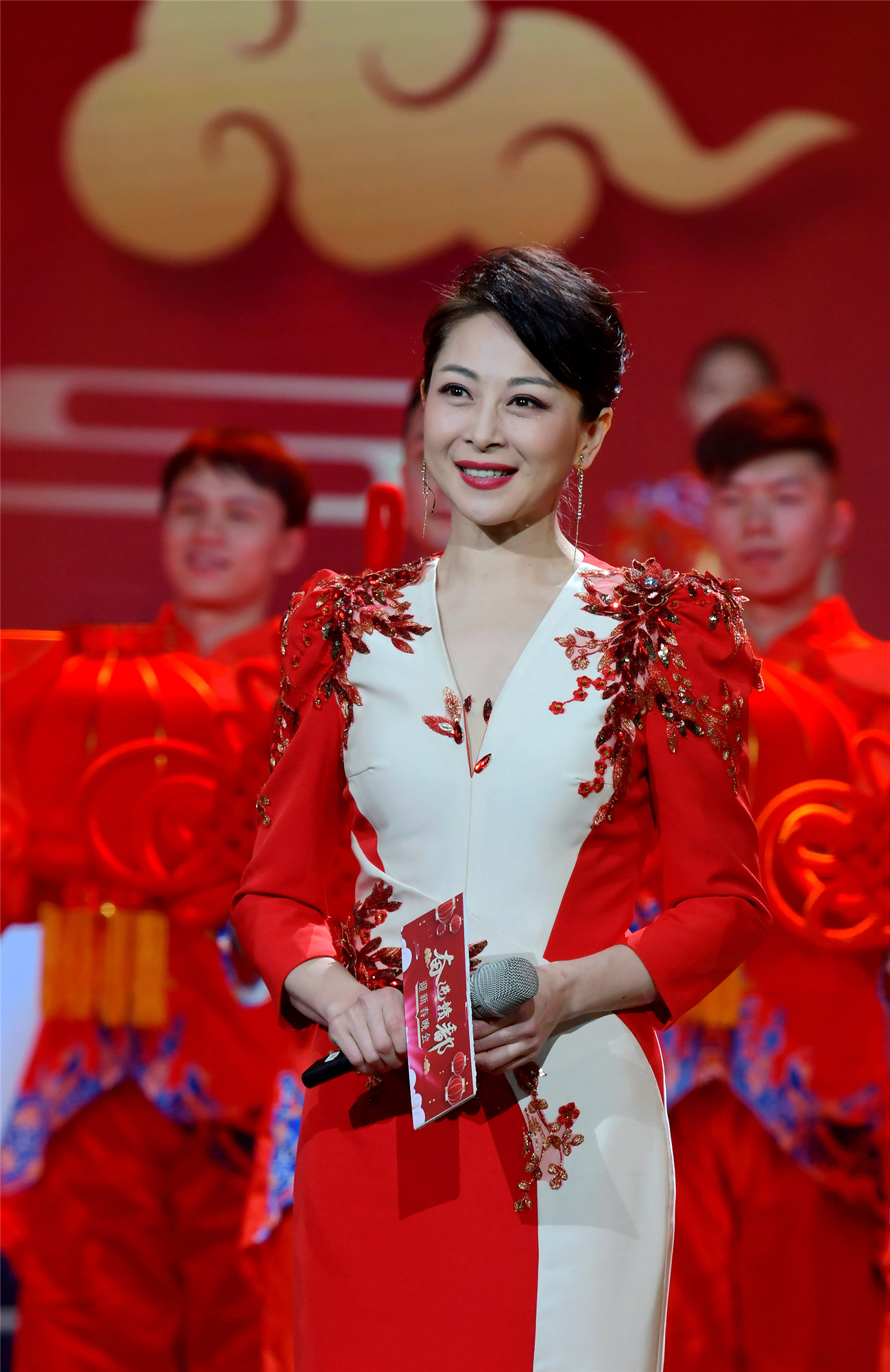  p data-id="go04t2cpx8">刘蔚,出生于广东省广州市,中国内地女主持人