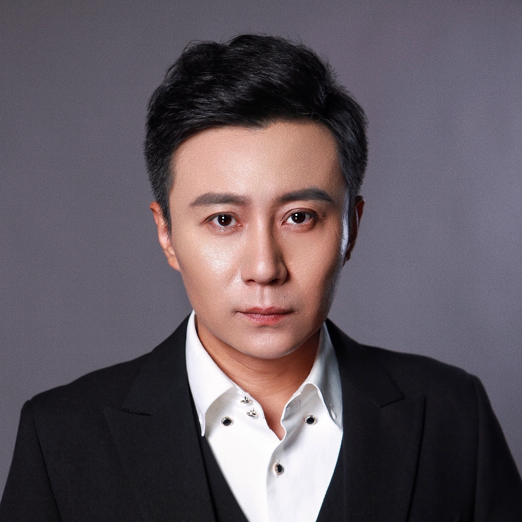 孙忠怀制作人房迎(总制片人),张俊(制片人),黄星(制片人),董悦