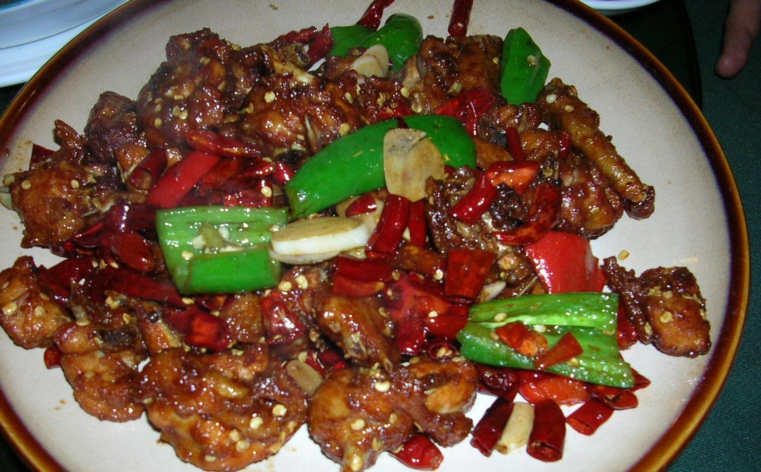  p data-id="gnaxn43nja">辣子肉是一道传统的家常菜品,主要制作食材