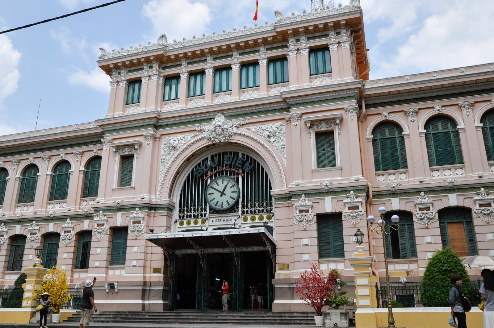  p data-id="gnap8kobdw">胡志明市中央邮局,建于19世纪末,由法国建筑