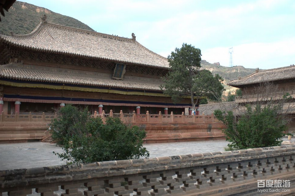  p>隆国殿在 a target="_blank" href="/item/瞿昙寺/2981421" data