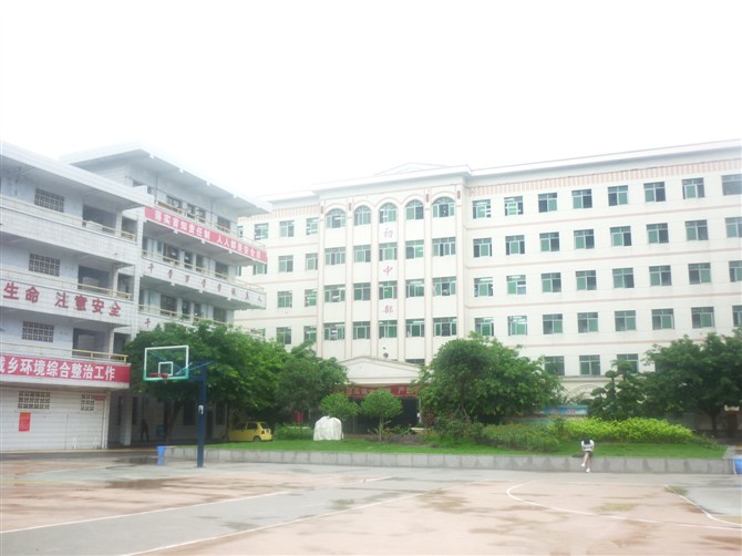 1963年更名为"资阳县工读中学",1973年更名为"资阳县城关一中",19