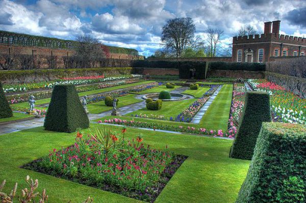  p data-id="go0e41ip1t">汉普顿宫(hampton court palace), 前 a