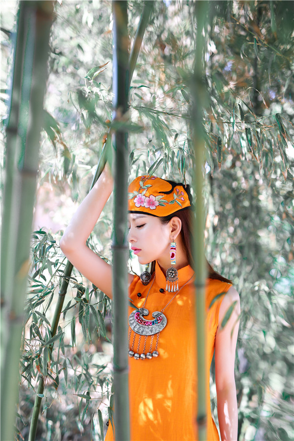  p data-id="gnwxjy7fnt">王雅洁,女,空政文工团优秀青年歌手,出生于