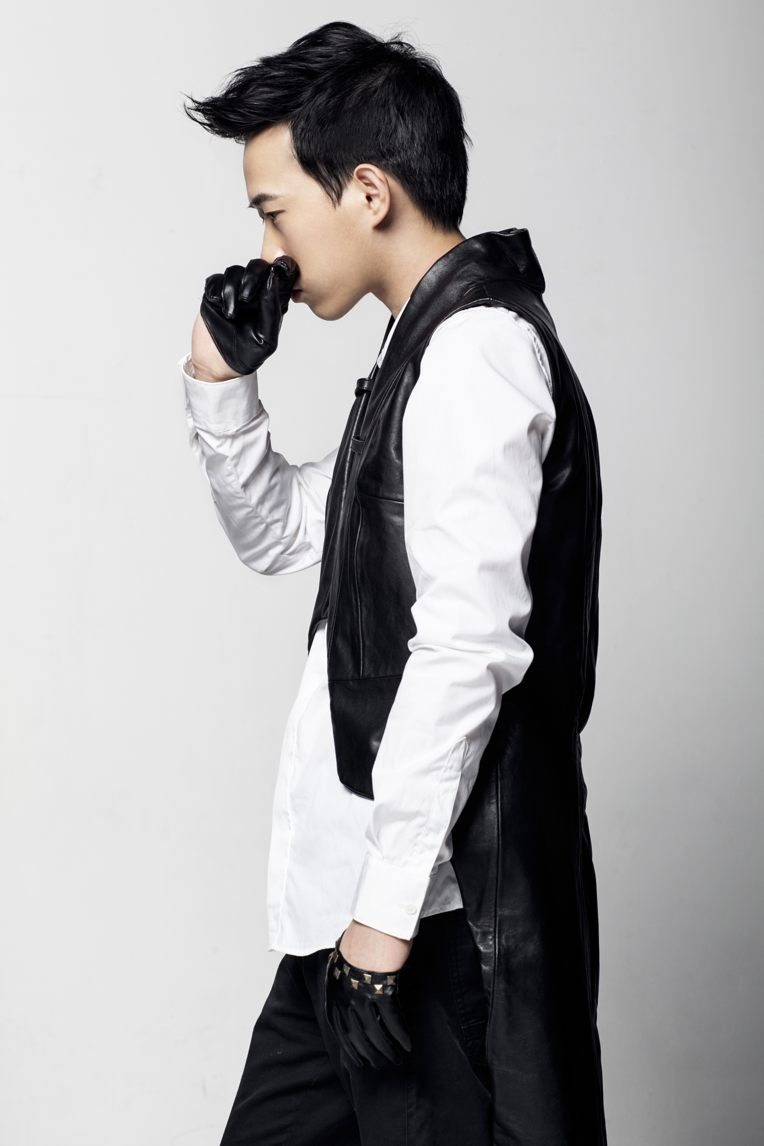  p>胜屿(fish),原名陈胜屿,1988年8月15日出生于广西,中国大陆音乐