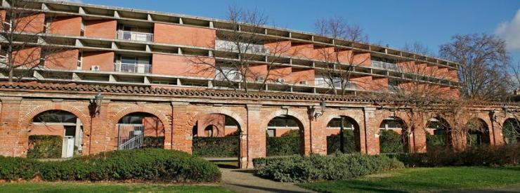  p>图卢兹社会科学第一大学(法文:université toulouse-i-capitole)