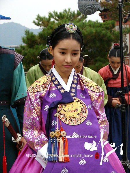  p>《马医》是由韩国mbc出品的古装爱情剧,根据朝鲜历史上真实人物