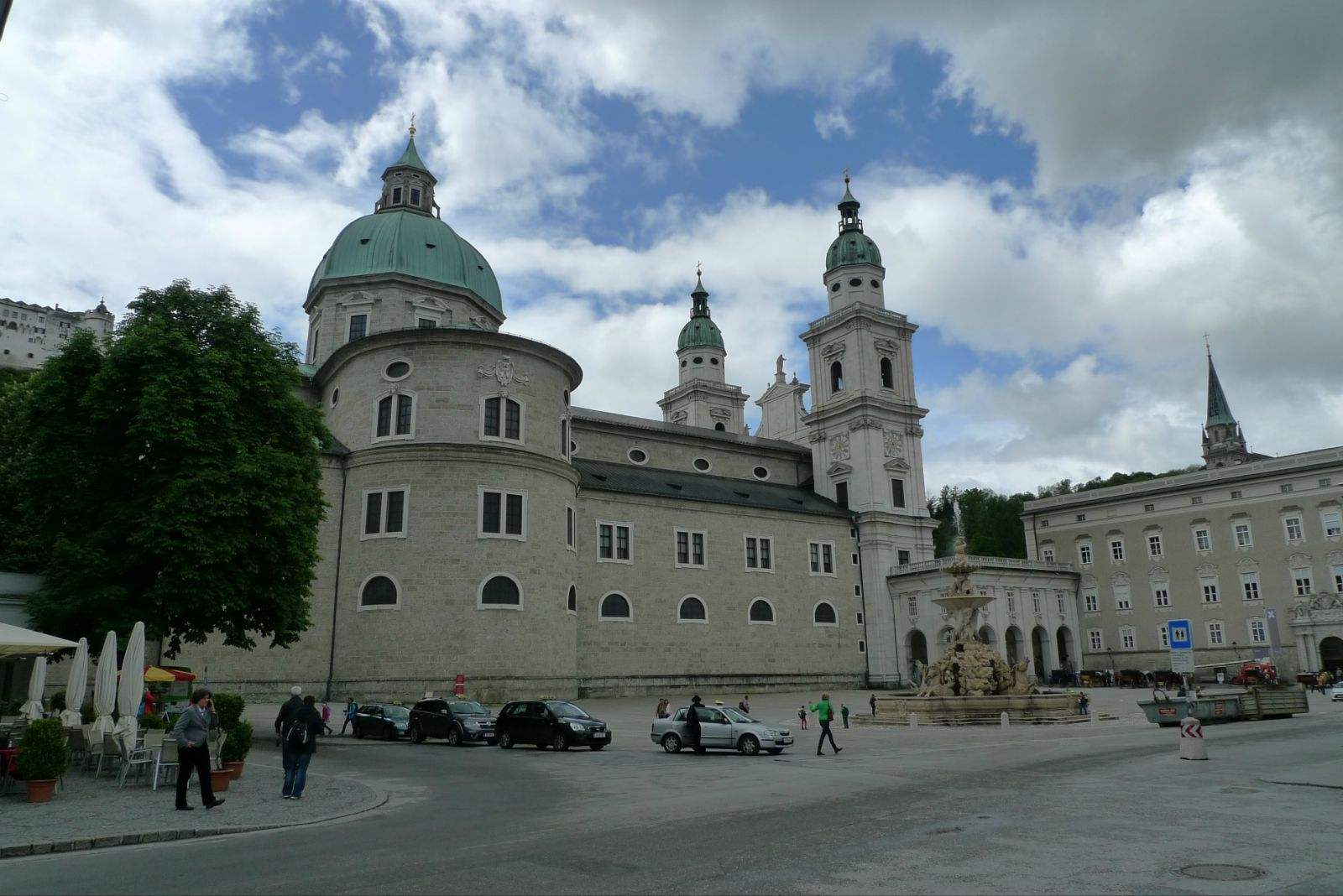  p>萨尔茨堡(salzburg)又译萨尔斯堡,是 a href="#" data-lemmaid="