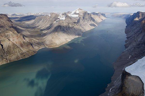  p>巴芬岛(baffin island)一译"巴芬兰",是 a href="#" data-lemmaid=