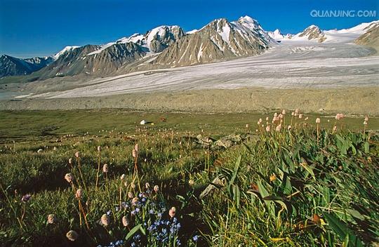  p> b>冰碛阶地 /b> 冰川谷底的冰碛物,经间冰期或冰后期河流下切形成
