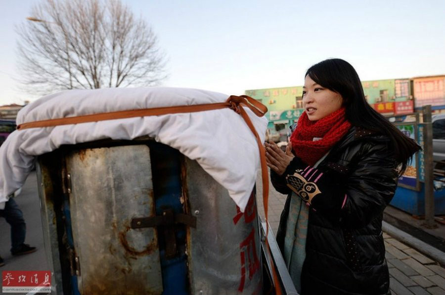  p>王艳红,别名"最美地瓜妹",2014年12月01日,22岁的女孩王艳红骑着