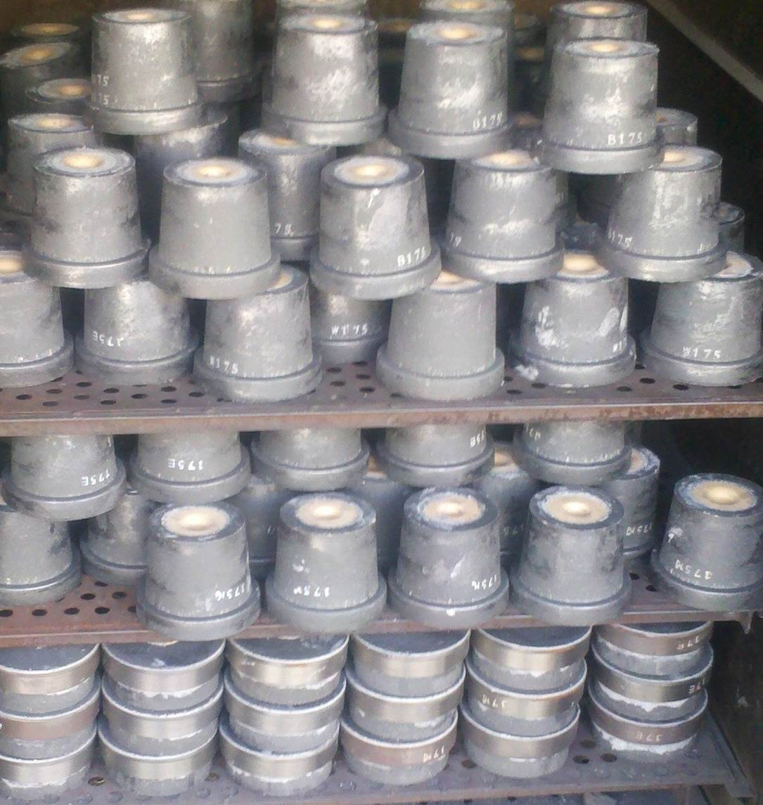  p>定径水口是小方坯连铸用的耐火材料之一, 起控制钢水流量的作用.