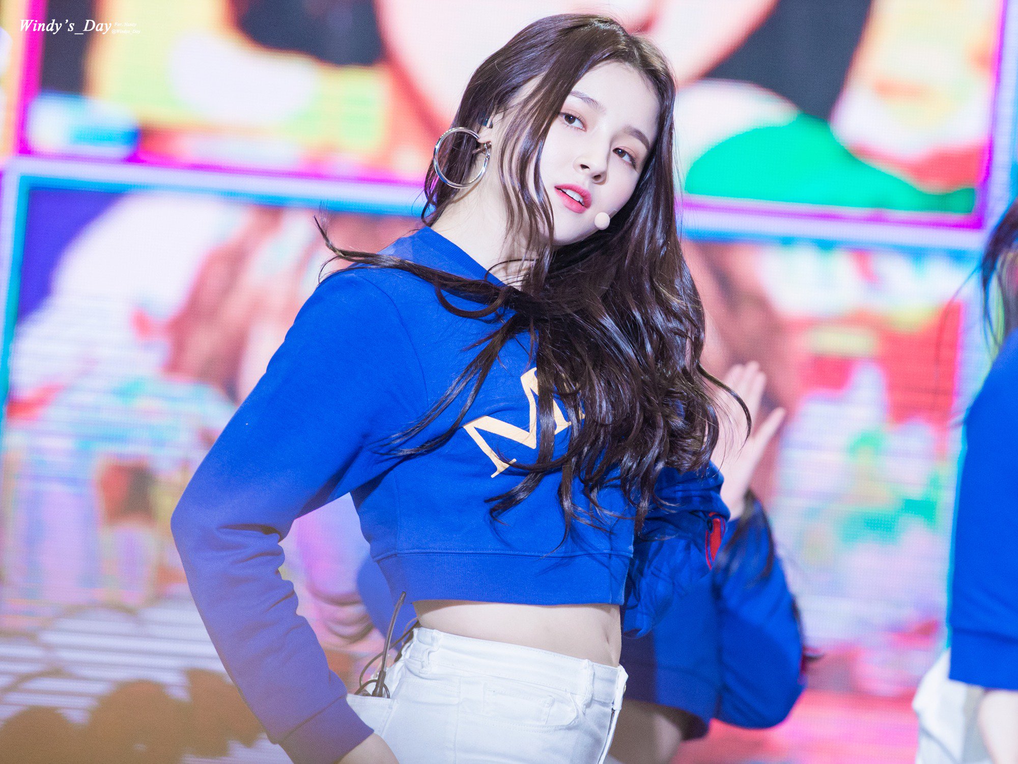  p>nancy,本名李承利,2000年4月13日出生于韩国大邱广域市,韩国女歌手