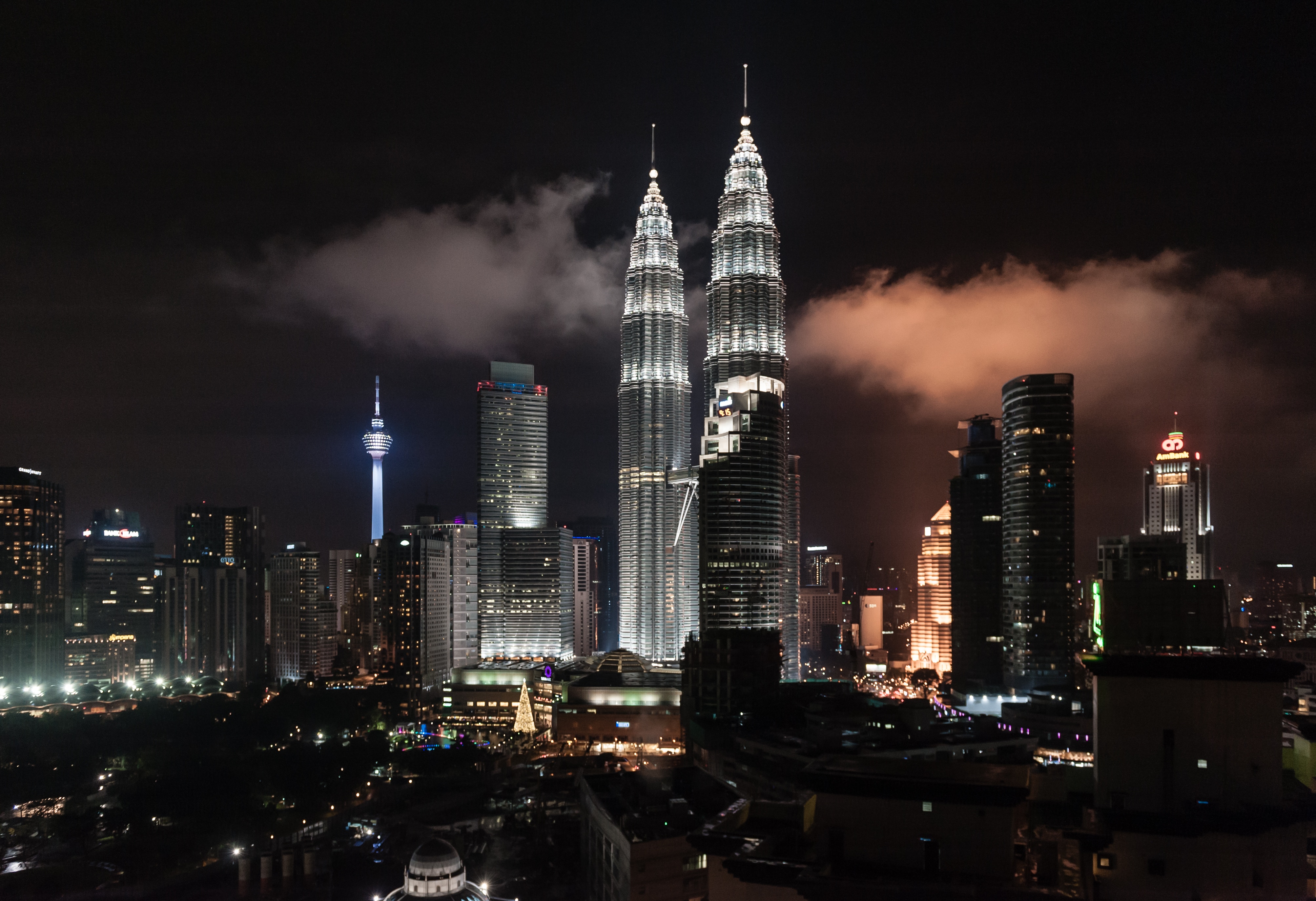  p>吉隆坡石油双塔(petronas twin towers)曾经是世界最高的摩天大楼