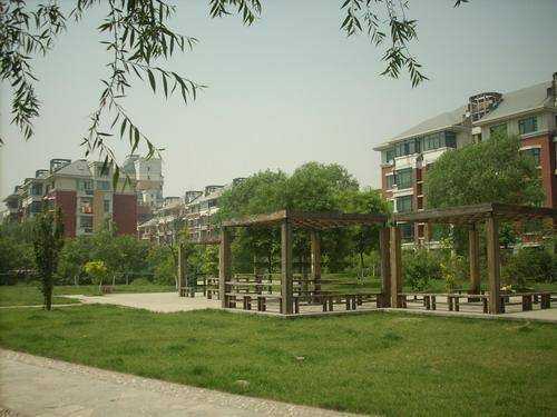  p data-id="gnwlfeler3">星岛假日位于北京亦庄经济技术开发区的小区