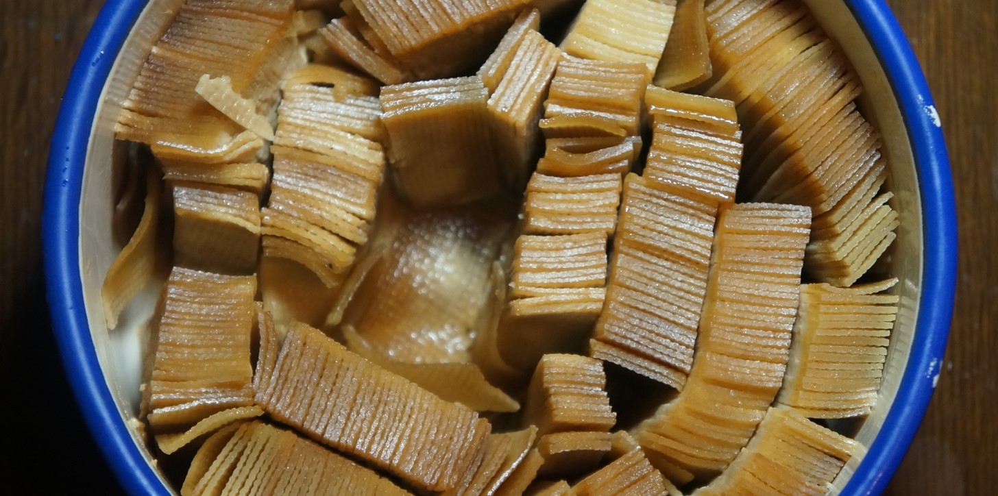  p>霉千张是绍兴市上虞松厦镇的著名特产,制作历史悠久,霉千张具有