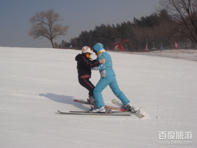  p>平山神鹿滑雪场,位于 a href="#" data-lemmaid="129397">黑龙江省