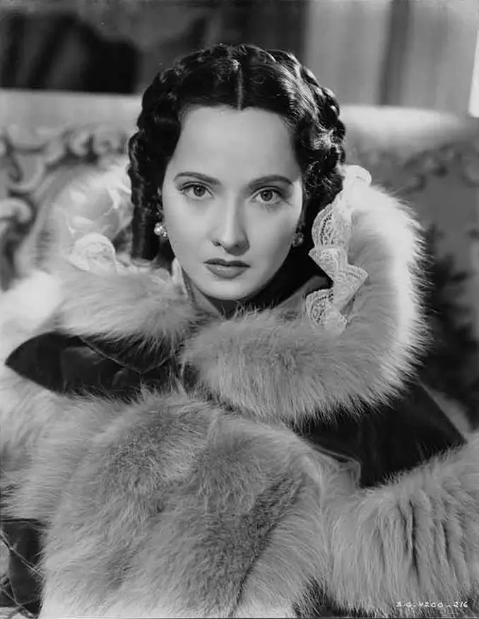  p>曼尔·奥勃朗(merle oberon,1911年2月19日—1979年11月23日),出生