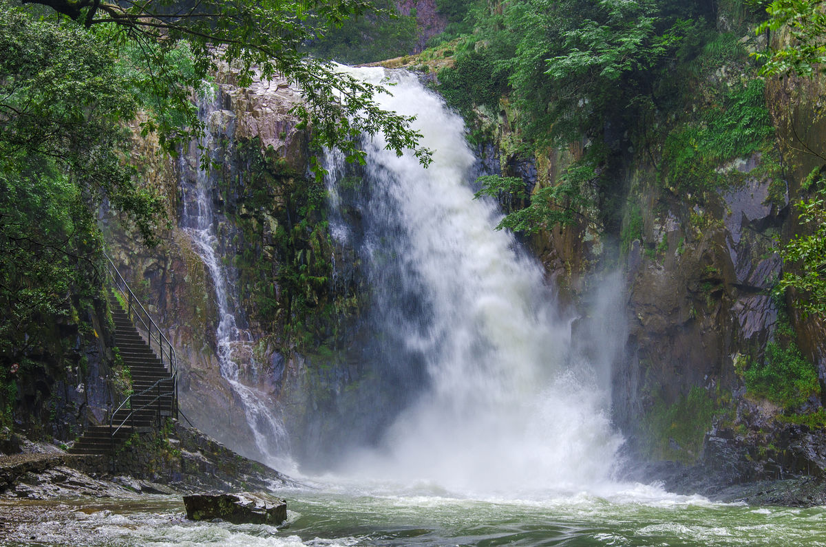  p>嘉义蛟龙瀑布位于台湾嘉义县 a target="_blank" href="/item/梅山