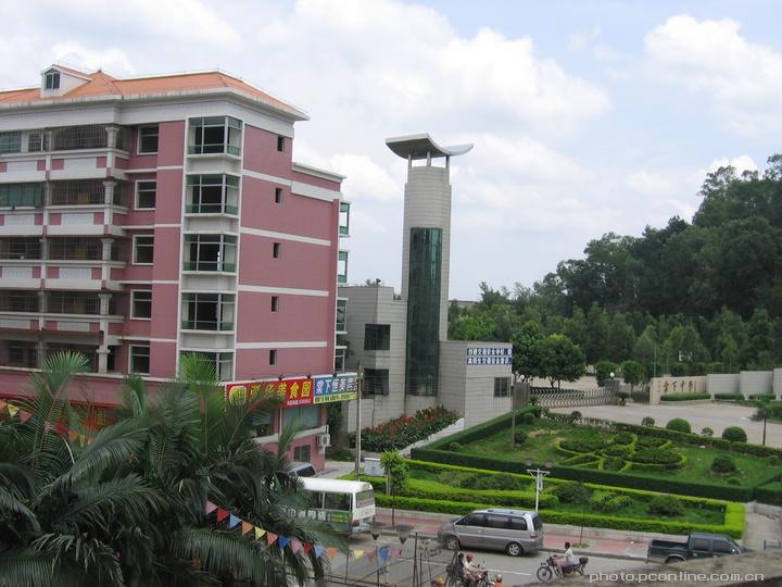 江门市 a target="_blank" href="/item/棠下中学">棠下中学 /a>是一