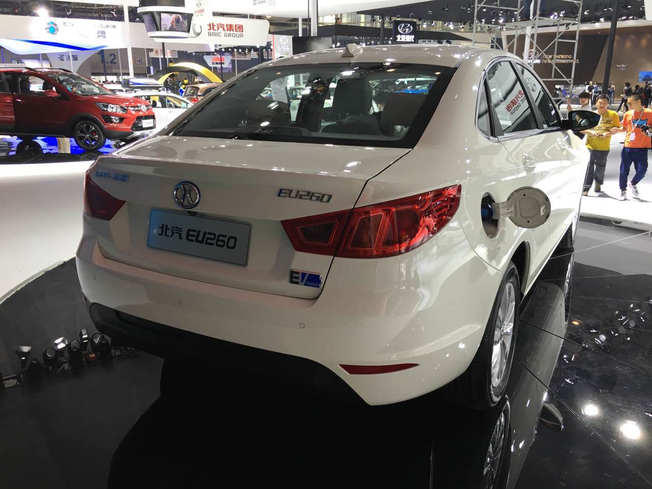 北汽新能源eu260