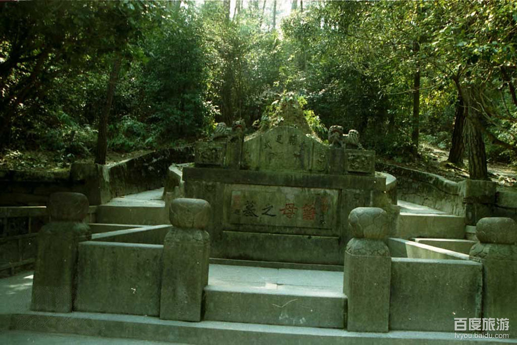  p>蒋母墓道,是 a target="_blank" href="/item/蒋介石/184548" data