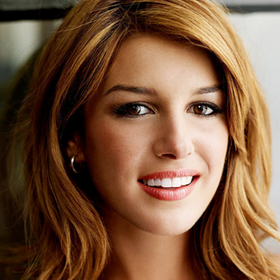  p>夏内·格莱姆斯(shenae grimes)1989年生于加拿大的多伦多,夏内