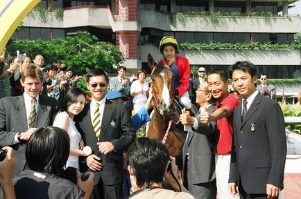  p>《勇往直前》是2001年 a href="#" data-lemmaid="7051819">香港