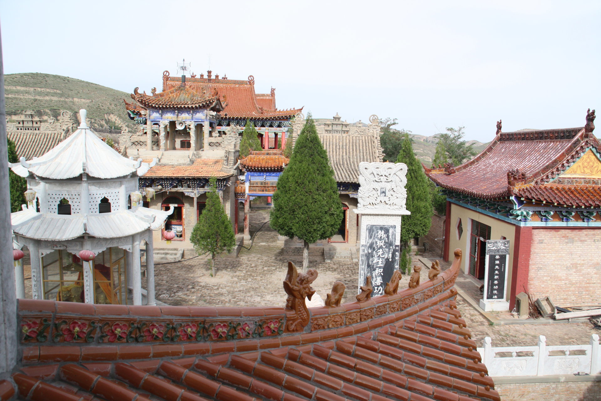  p>清山寺,坐落于陕西省榆林市子洲县水地湾乡老石磕自然村麻寺庄灵山
