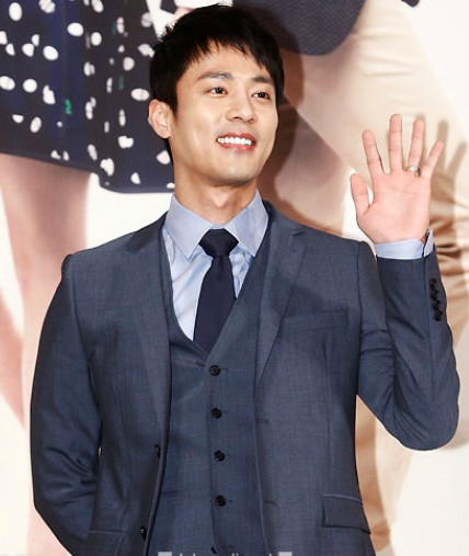  p>高周元1981年10月16日出生于韩国,韩国男演员,毕业于延世大学言论