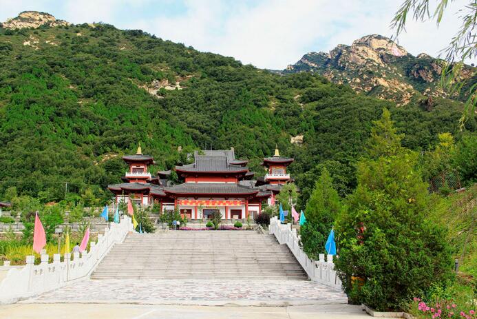 云龙涧风景区,位于北京市 a target="_blank" href="/item/密云区