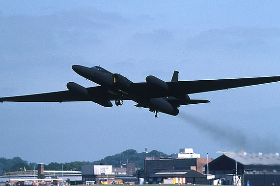  p>侦察机(reconnaissance aircraft)是专门用于从空中进行侦察,获取